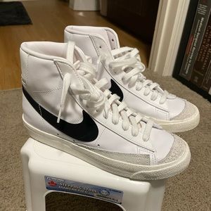 NIKE BLAZERS